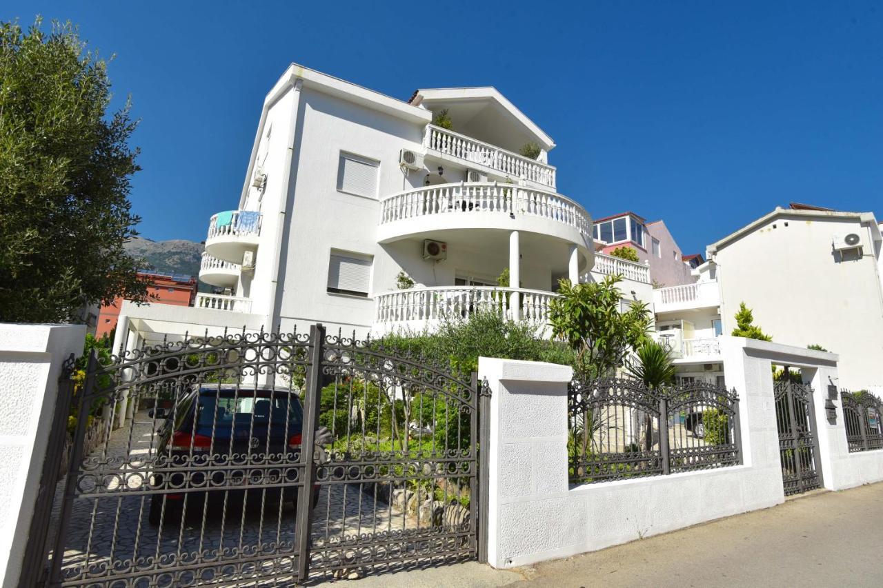 Adok Apartment *
