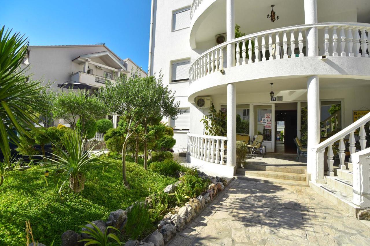 Apartment Adok *