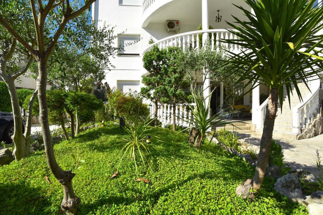 Adok Apartment *
