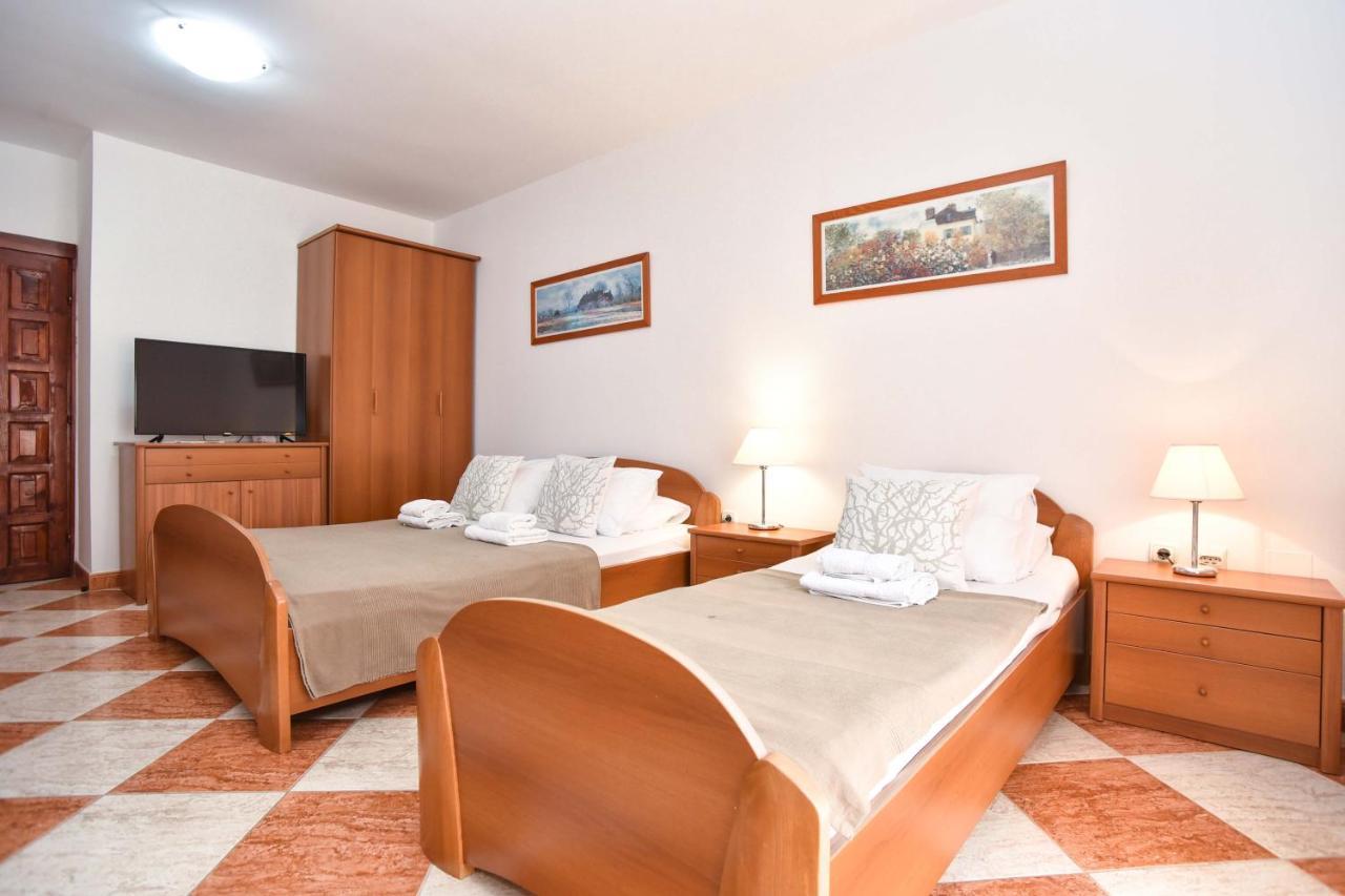 Adok Apartment *